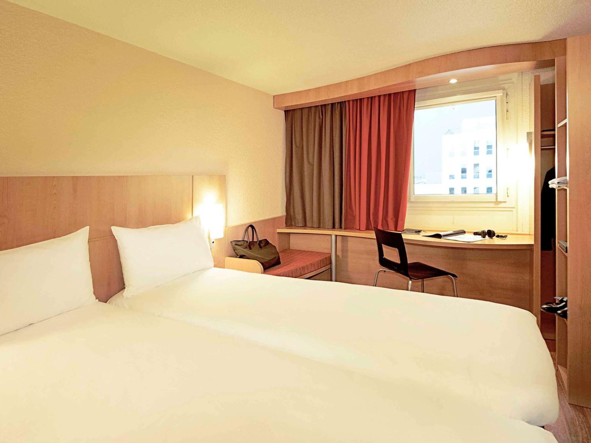 Ibis Paris Porte D'Orleans Montrouge Bagian luar foto