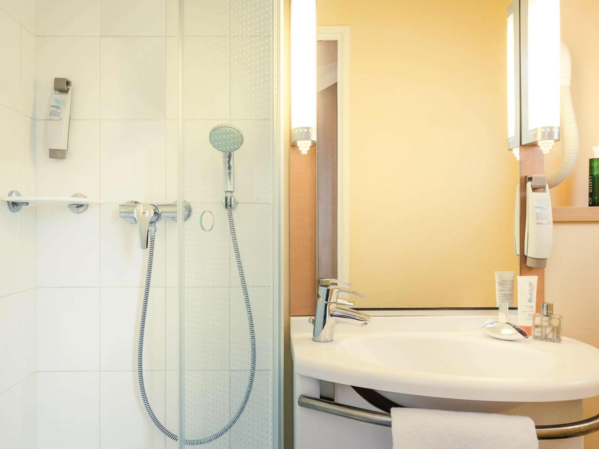 Ibis Paris Porte D'Orleans Montrouge Bagian luar foto