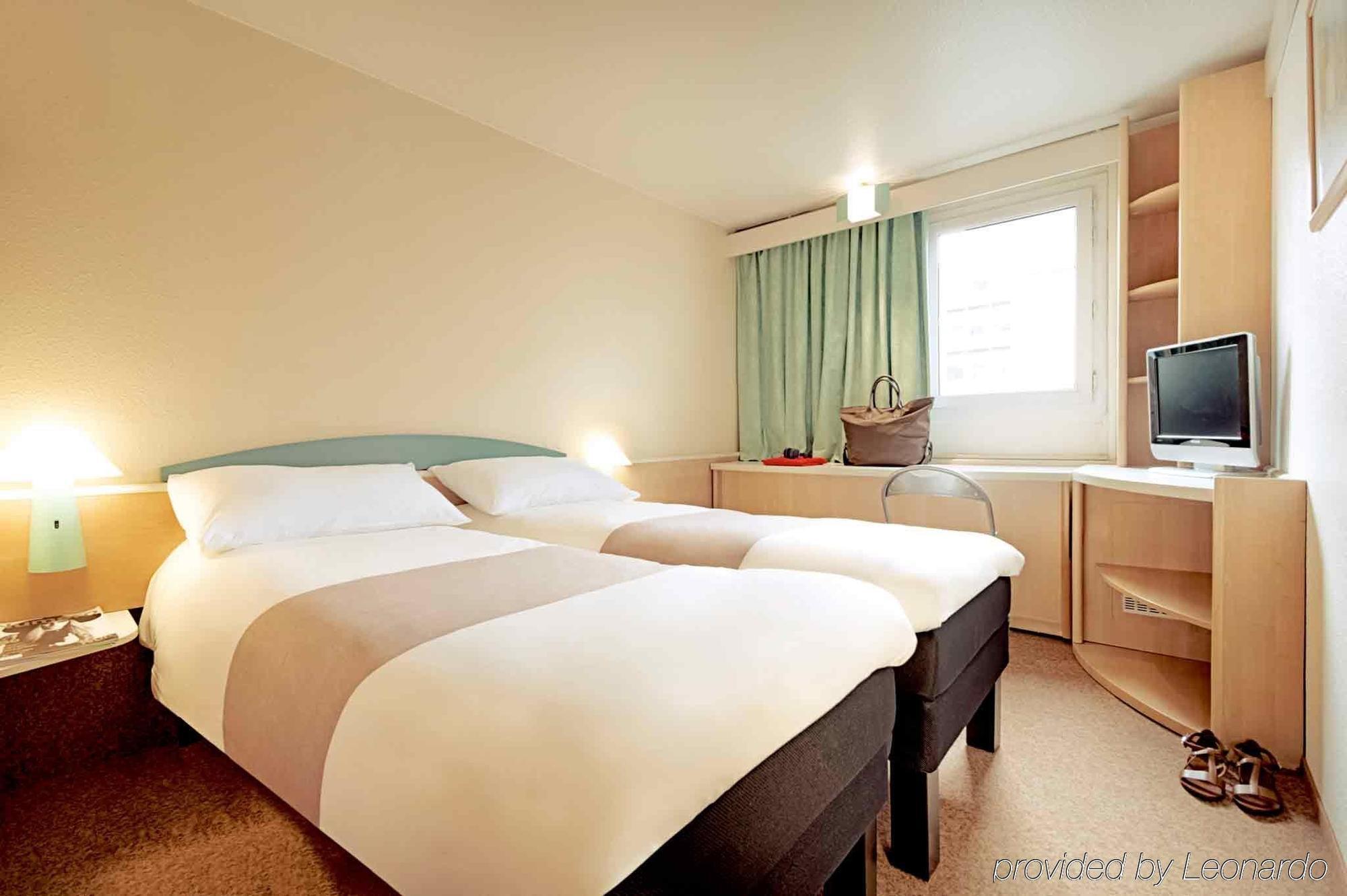 Ibis Paris Porte D'Orleans Montrouge Bagian luar foto